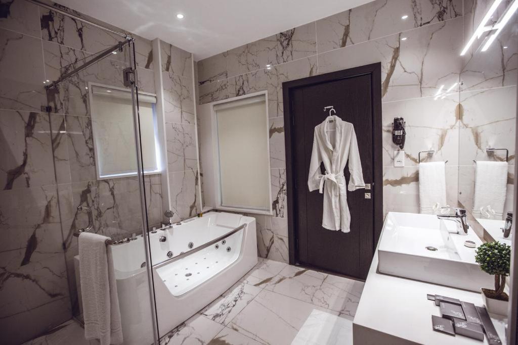 Grand Ittehad Boutique Hotel Lahaur Zewnętrze zdjęcie