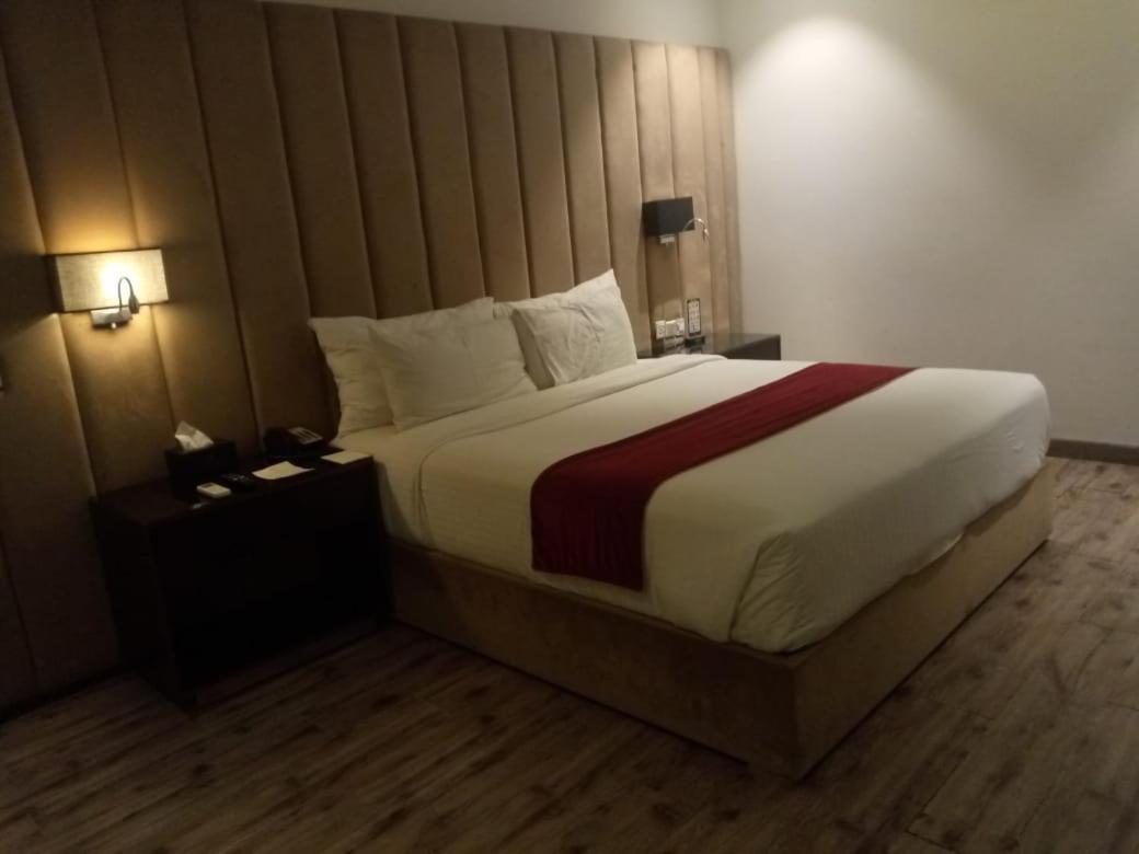 Grand Ittehad Boutique Hotel Lahaur Zewnętrze zdjęcie